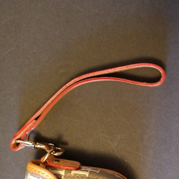 Nwot. Dooney & Bourke wristlet. - Picture 4 of 6